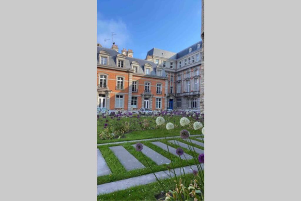 Au Coeur Du Marche Apartment Boulogne-sur-Mer Exterior foto